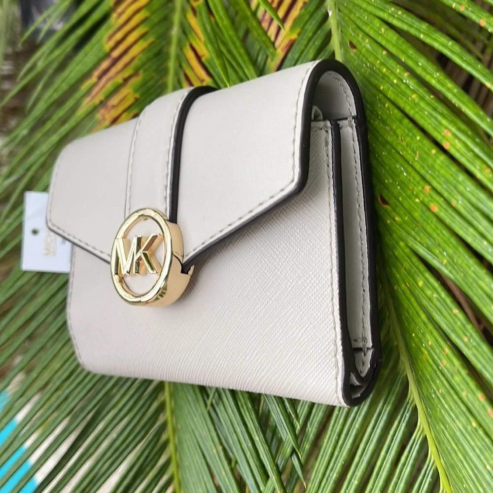 MICHAEL KORS CARMEN MEDIUM LOGO AND FAUX LEATHER WALLET LIGHT SAND